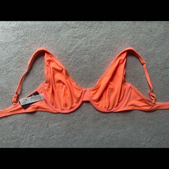 Curvy High Apex Ribbed Underwire Bikini Top / Hollister / Large - Picture 3 of 4
